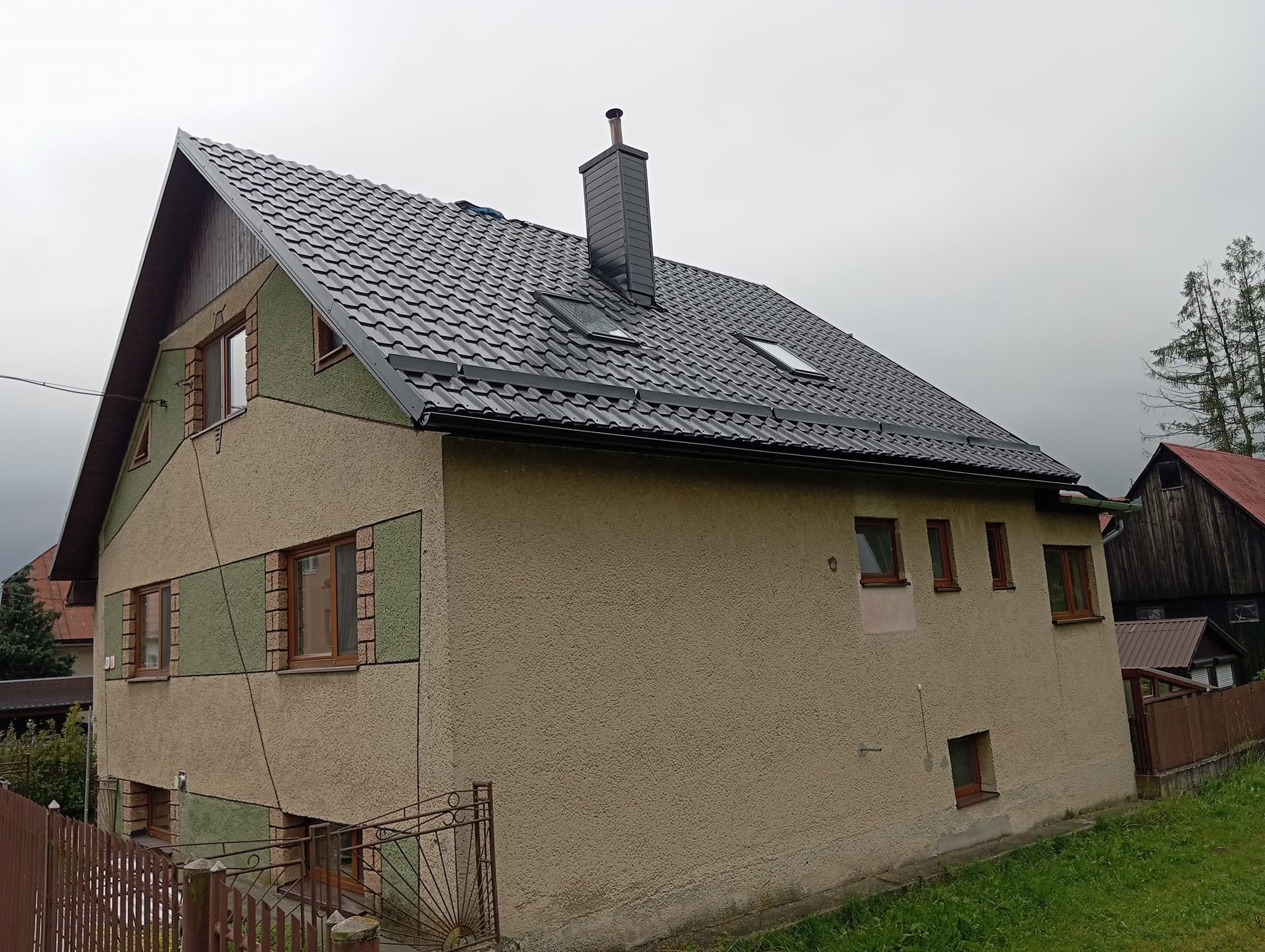 Montáž strešného okna počas zimného obdobia, Orava